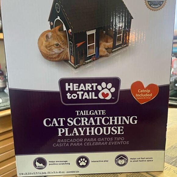HEART TO TAIL TAILGATE CAT SCRATCHING PLAYHOUSE WITH CATNIP CAT HOUSE NEW IN BOX - Picture 3 of 9